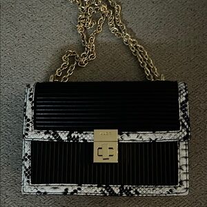 Chic Black and White Snake Print Bag never used pet and smoke free